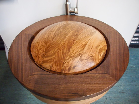 Image 1 of Lavabo en bois d'olivier et de noyer - pièce unique