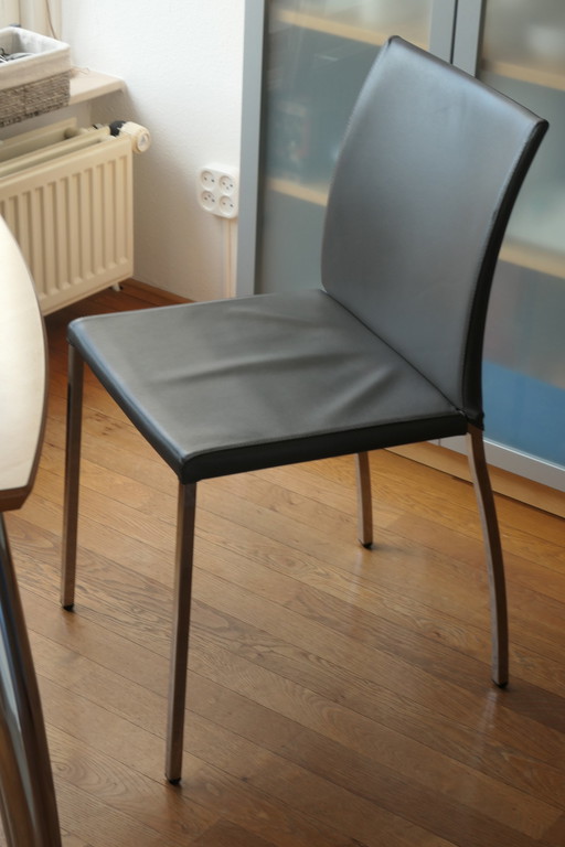 Chaise de salle à manger Naos en cuir avec dossier à ressort