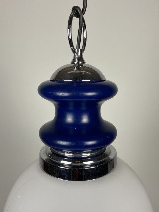 Image 1 of Globe en verre vintage avec pendentif en métal bleu des années 1970