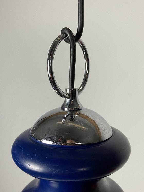 Image 1 of Globe en verre vintage avec pendentif en métal bleu des années 1970