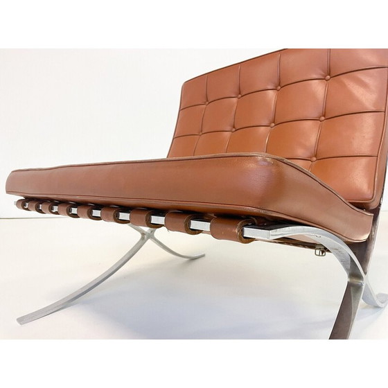 Image 1 of Paire de fauteuils Barcelona en cuir brun vintage par Mies Van Der Rohe pour Knoll