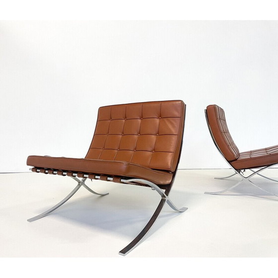 Image 1 of Paire de fauteuils Barcelona en cuir brun vintage par Mies Van Der Rohe pour Knoll