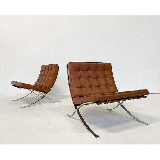 Image 1 of Paire de fauteuils Barcelona en cuir brun vintage par Mies Van Der Rohe pour Knoll
