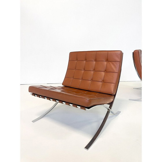 Image 1 of Paire de fauteuils Barcelona en cuir brun vintage par Mies Van Der Rohe pour Knoll