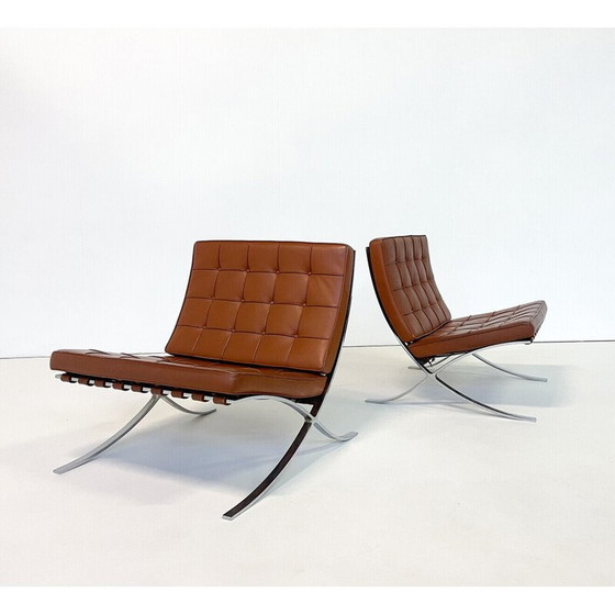 Image 1 of Paire de fauteuils Barcelona en cuir brun vintage par Mies Van Der Rohe pour Knoll
