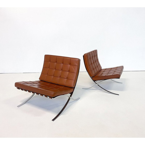 Image 1 of Paire de fauteuils Barcelona en cuir brun vintage par Mies Van Der Rohe pour Knoll