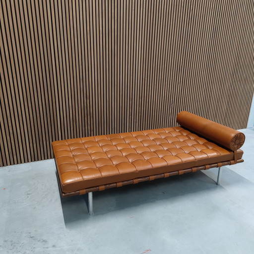 Knoll Barcelona Daybed - Cognac