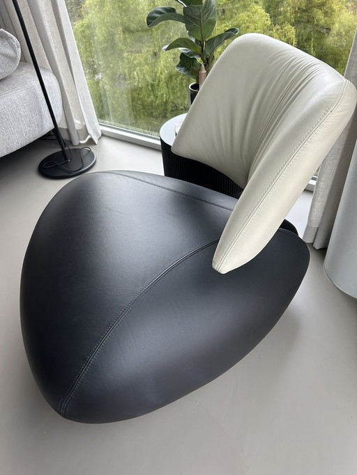 Leolux Pallone Fauteuil en cuir noir / blanc