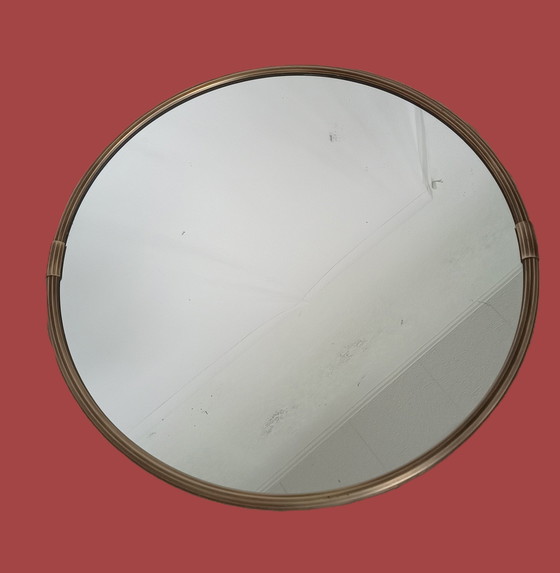 Image 1 of Miroir rond des années 60 avec bord en bronze