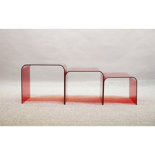 Ensemble de 3 tables d'appoint vintage de l'ère spatiale en verre acrylique rouge, 1970