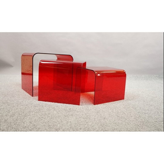 Image 1 of Ensemble de 3 tables d'appoint vintage de l'ère spatiale en verre acrylique rouge, 1970