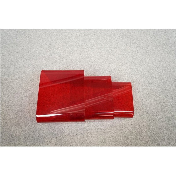 Image 1 of Ensemble de 3 tables d'appoint vintage de l'ère spatiale en verre acrylique rouge, 1970