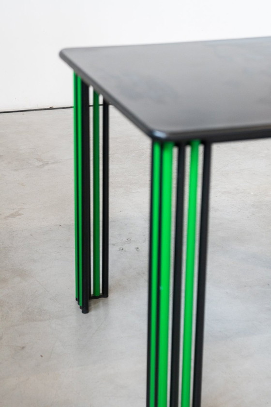 Image 1 of Table de salle à manger noire et verte des années 1980 - Design italien audacieux