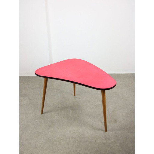 Table ovale rouge vintage, Italie