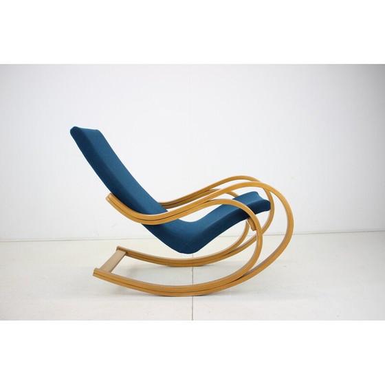 Image 1 of Fauteuil à bascule vintage en tissu et bois, Tchécoslovaquie 1970