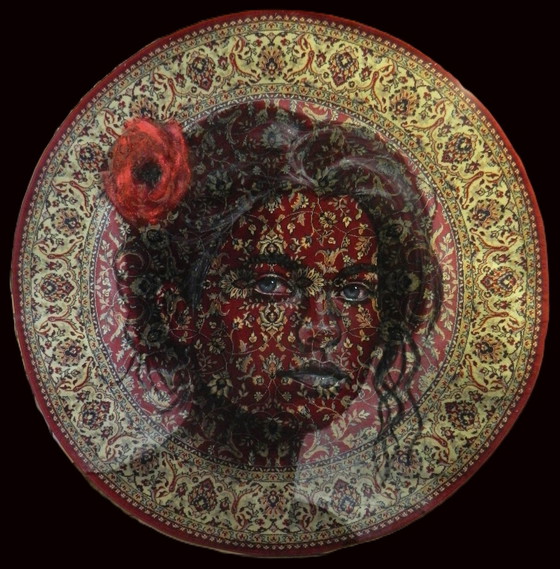 Image 1 of Jacqueline Klein Breteler- Rosa, portrait peint sur un tapis.