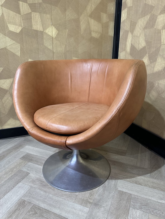 Image 1 of Fauteuil pivotant en cuir italien des années 2000