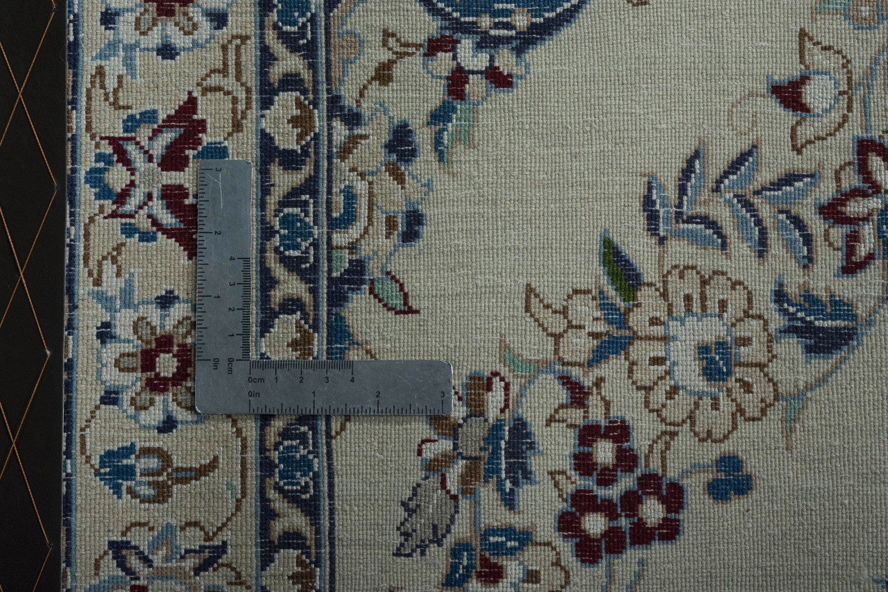 Tapis Persan Bleu | Élégance Orientale aux Tonalités Apaisantes & Heikoa