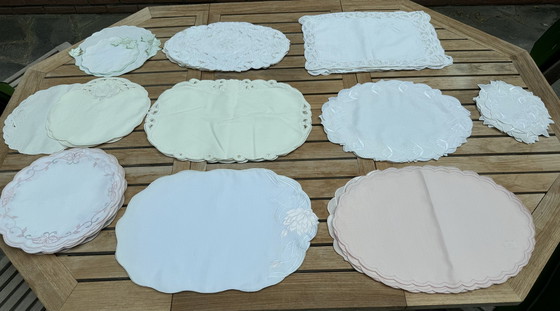 Image 1 of Vintage Set de 75 serviettes brodées