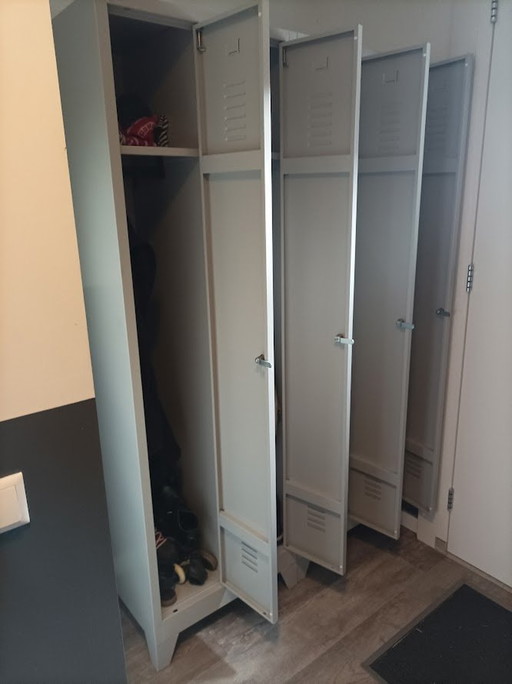 Armoire vestiaire industrielle (2 portes) sur pieds