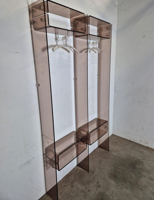 Armoire en plexiglas de l'ère spatiale