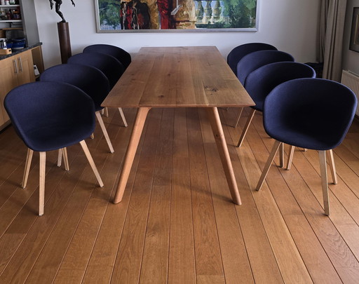 8x chaises en foin et 1x table en chêne