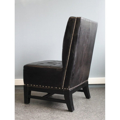 Chaise de salle à manger en cuir noir décorée de clous