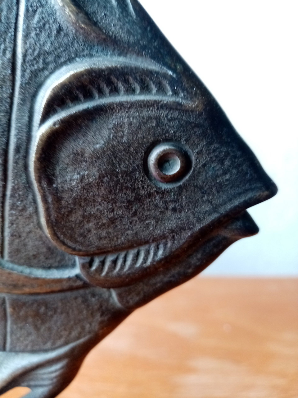 Sculpture de poisson tropicle en mrbre de Mitlnd Smith En vente sur