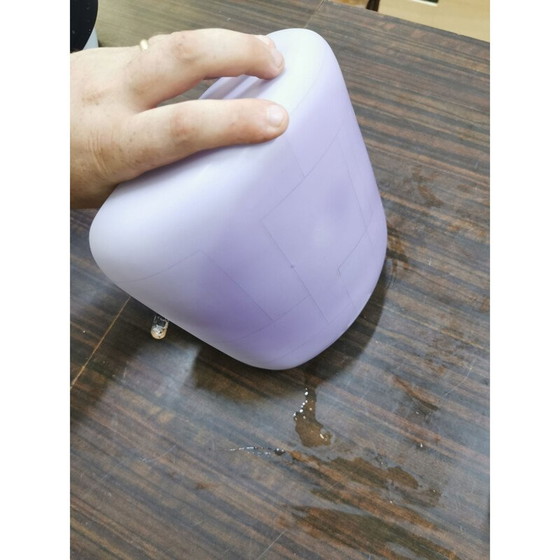 Image 1 of Paire d'appliques vintage en verre opale blanc avec abat-jour violet, 1950