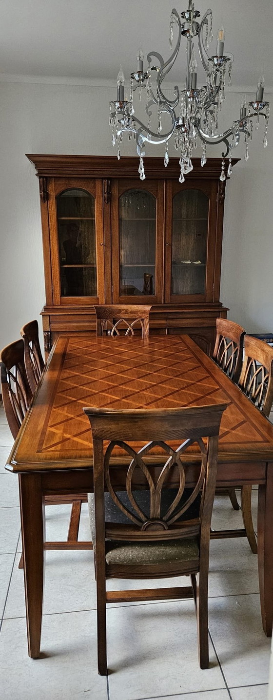 Image 1 of Vitrine en chêne acajou et table à manger pour 6 personnes avec chaises