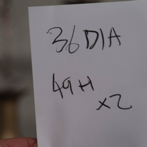 Image 1 of Paire de lampes suspendues vintage en laiton et opaline, Hollande années 1950