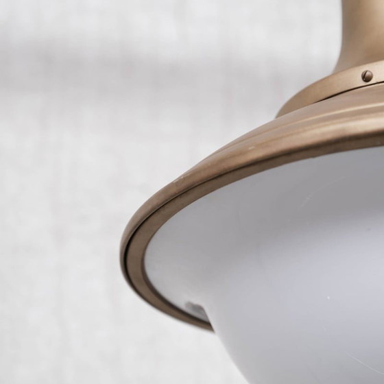 Image 1 of Paire de lampes suspendues vintage en laiton et opaline, Hollande années 1950