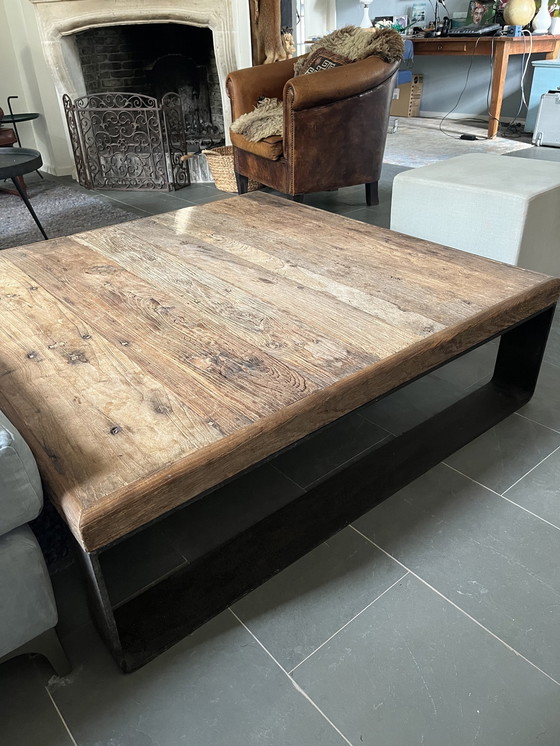 Image 1 of Grande table basse en chêne avec pied en fonte, Hoffz