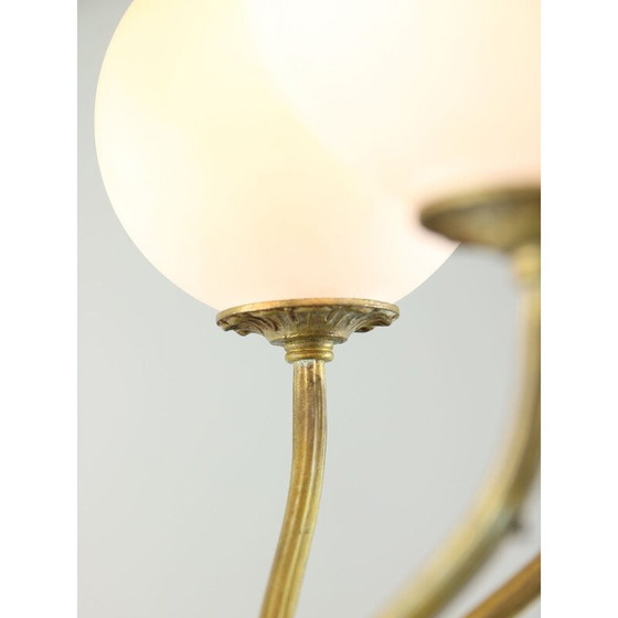 Image 1 of Lustre vintage en laiton et verre opalin, Italie 1920