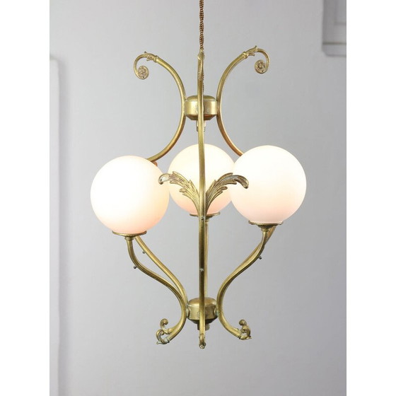 Image 1 of Lustre vintage en laiton et verre opalin, Italie 1920
