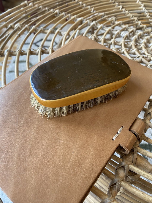 Brosse pour chapeau d'homme