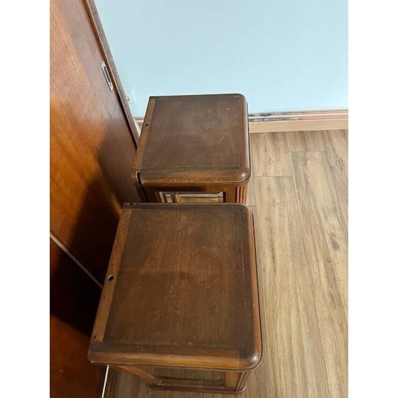 Image 1 of Paire de vitrines vintage en bois avec verre biseauté