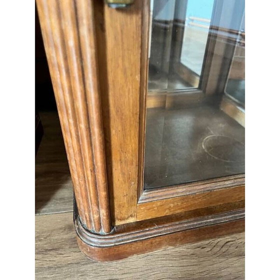 Image 1 of Paire de vitrines vintage en bois avec verre biseauté
