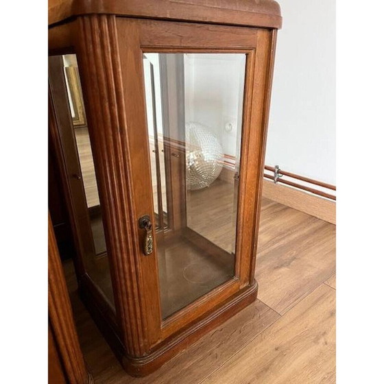 Image 1 of Paire de vitrines vintage en bois avec verre biseauté