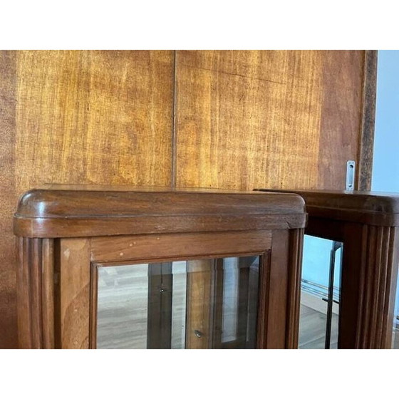 Image 1 of Paire de vitrines vintage en bois avec verre biseauté