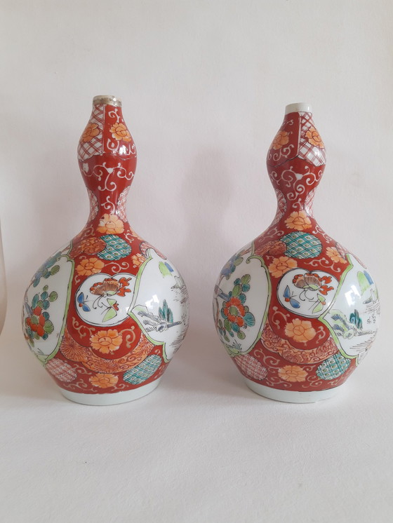 Image 1 of 2 X Vases japonais Kutani rouge corail ; Période Meiji