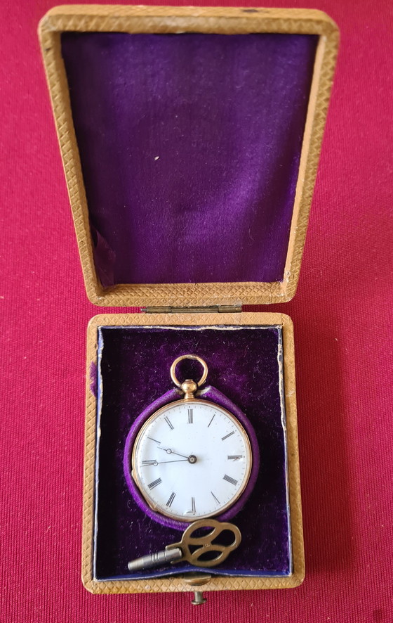 Image 1 of Montre suspendue en or jaune pour dames. Vers 1870