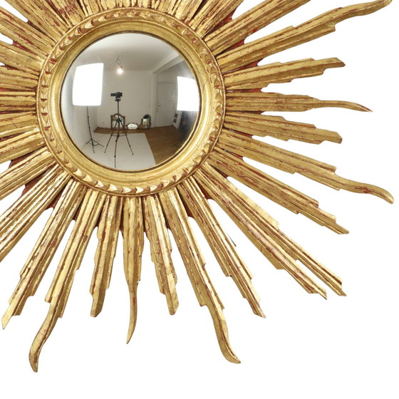 Image 1 of Grand miroir solaire en bois à feuilles d'or