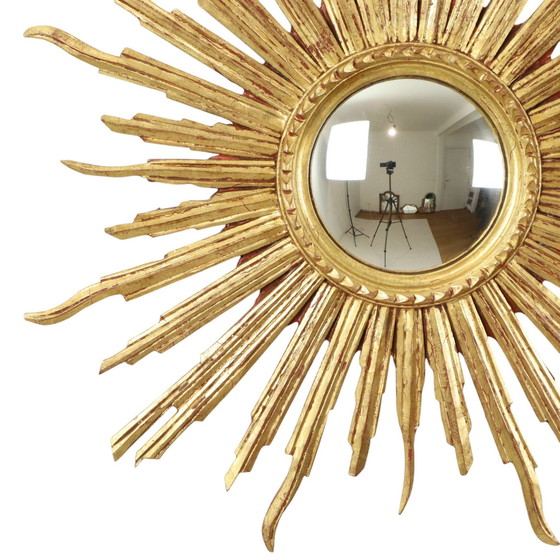 Image 1 of Grand miroir solaire en bois à feuilles d'or