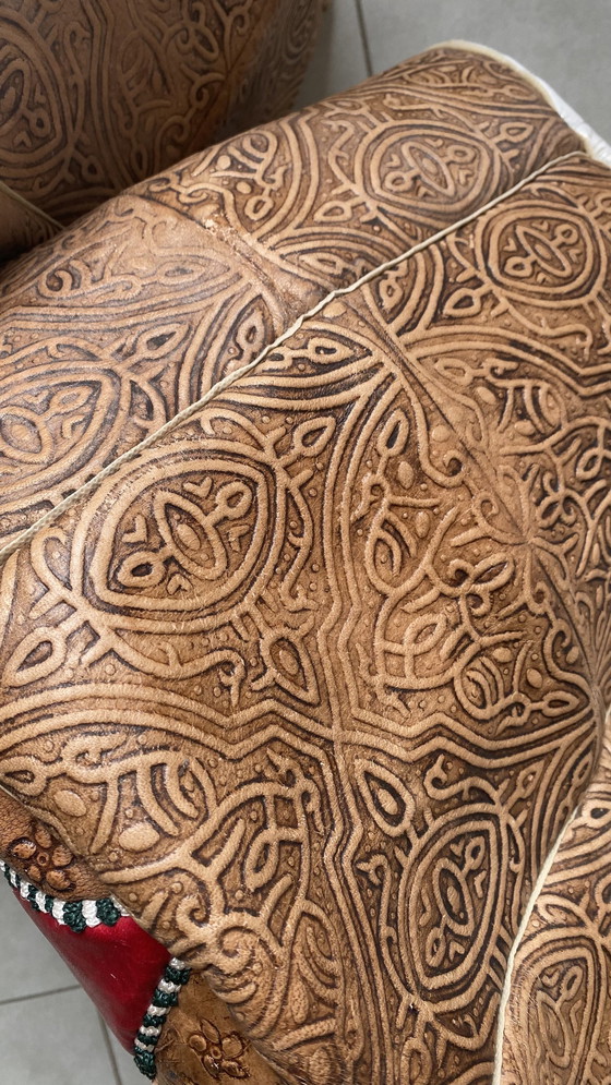 Image 1 of ✨ Authentiques poufs berbères - Faits à la main en peau de mouton véritable de Fez, Maroc ✨