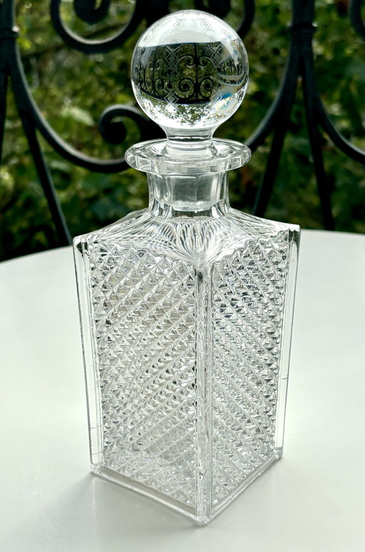 Carafe Baccarat à pointe diamantée