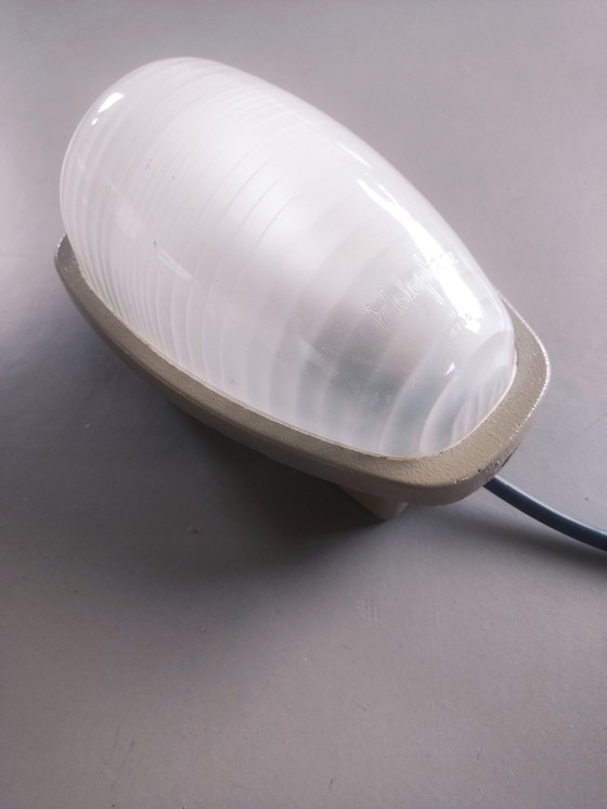 Image 1 of Lampe vintage en holophane