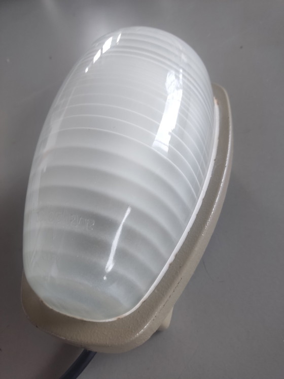 Image 1 of Lampe vintage en holophane