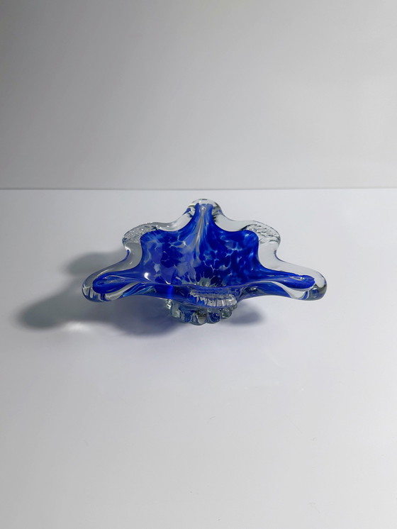 Image 1 of Vintage Murano Cendrier Ultramarin Bleu cobalt moucheté Triangle 1970 Italie