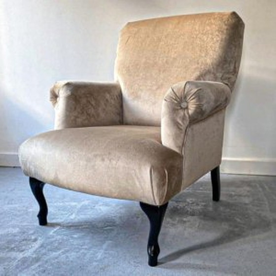 Image 1 of Fauteuil classique en tissu velours doré